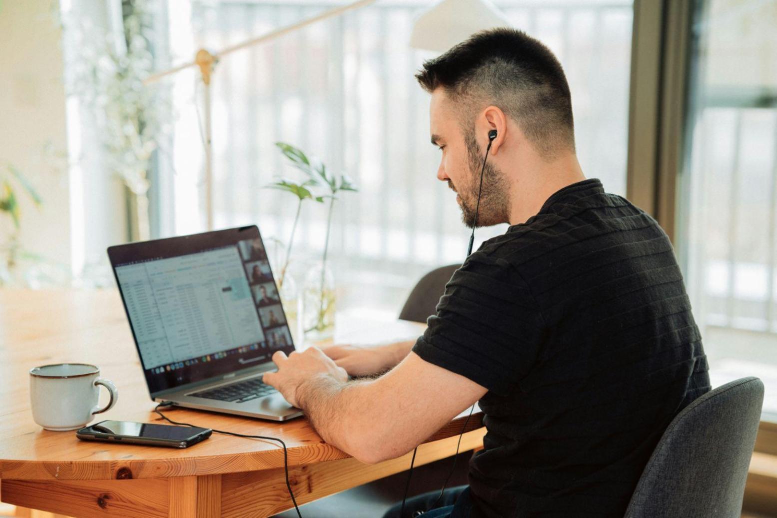 Ilustrasi proses analisis portofolio investasi keluarga dengan pendekatan terstruktur